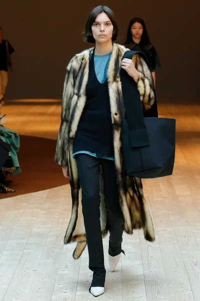 Look 13